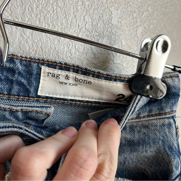 Rag & Bone Ryan Super High-Rise Jean - Norwalk
Relaxed Fit Mid Indigo Jean - Picture 12 of 15